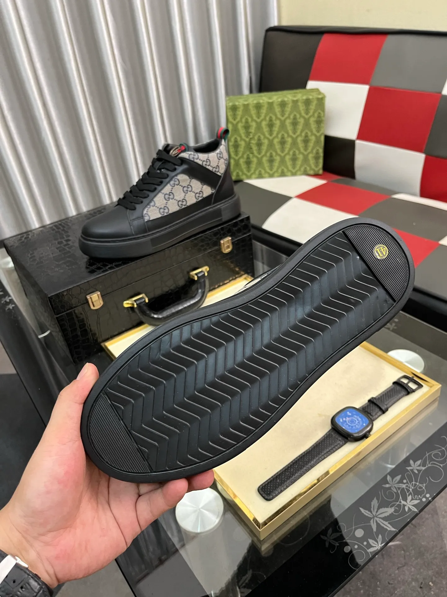 Men's shoes💰438⌚️⌚️[Gucci] Gucci's new men's genuine leather casual shoes, the highest version on the market, any comparison is welcome🆚! The original leather has excellent texture and is super high-end! Fetal sheep net lining imported from Italy, removable pad! Luxurious materials and fine workmanship, highly recommended! Code number: 38-444️⃣Colors available